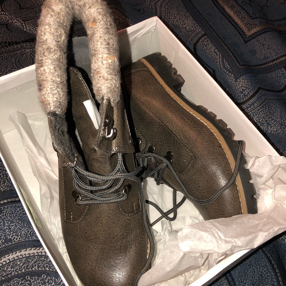 Boots - Picture 5 of 5
